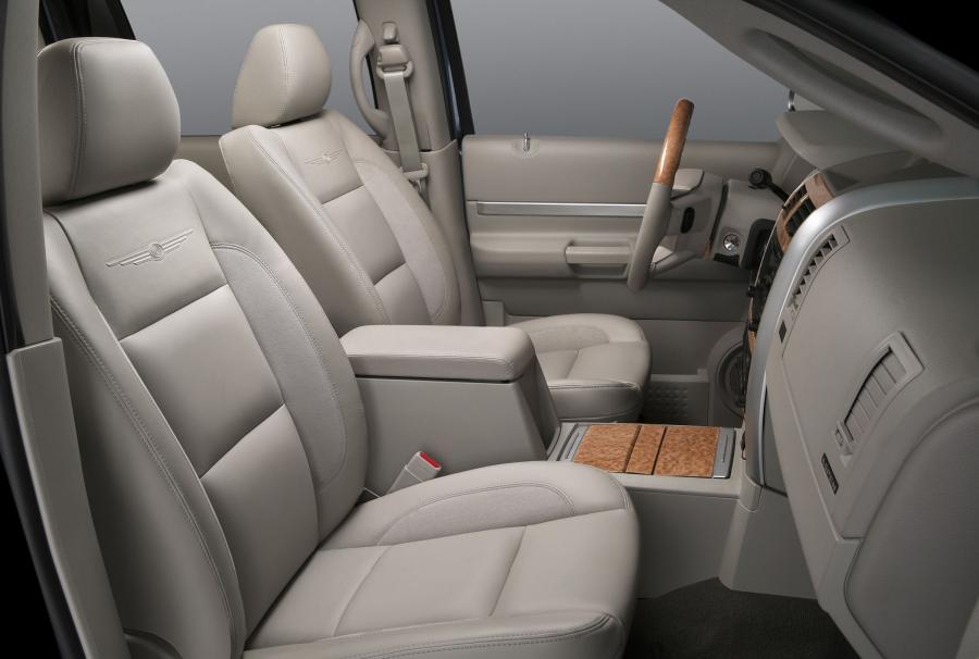  Chrysler Aspen Limited 2007 года  (фото 12 из 91)